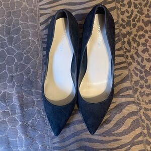 Marc Fisher Black Heels
Height 3’
Size 10M